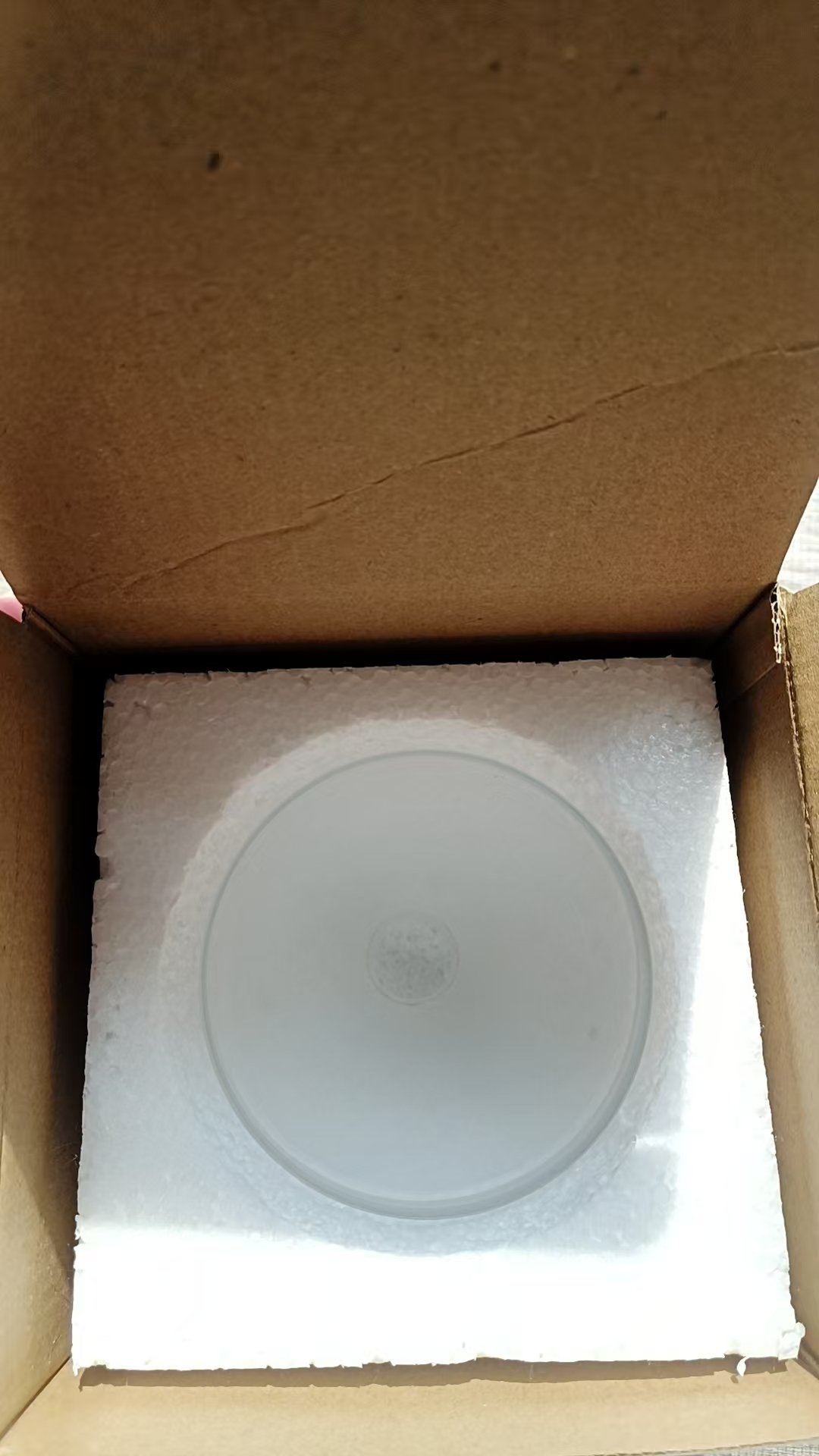 Custom foam packaging inserts for glass lamp shades, showing molded EPE foam protection inside a 5-layer corrugated box